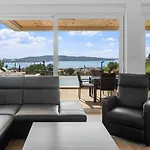 Casa Bella With Sea Views - 1,4km From The Kaštela