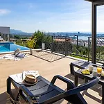 Casa Bella With Sea Views - 1,4km From The * Kaštela