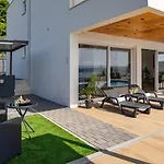Casa Bella With Sea Views - 1,4km From The Kaštela
