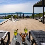 Villa Casa Bella With Sea Views - 1,4km From The Kaštela