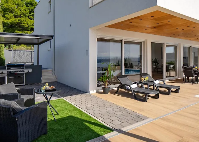 Casa Bella With Sea Views - 1,4km From The Kaštela